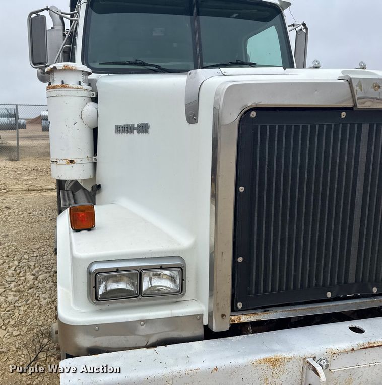 image for item EU6242 2004 Western Star dump truck