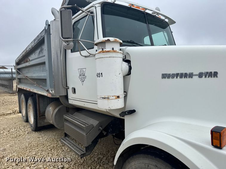image for item EU6242 2004 Western Star dump truck