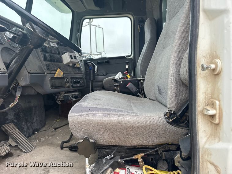 image for item EU6242 2004 Western Star dump truck