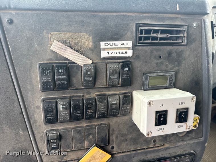 image for item EU6242 2004 Western Star dump truck