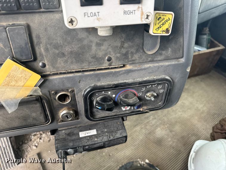 image for item EU6242 2004 Western Star dump truck