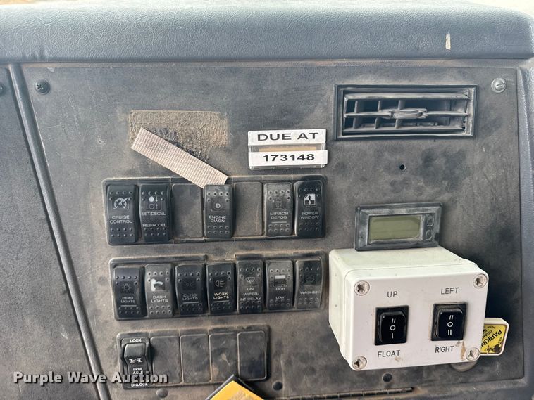 image for item EU6242 2004 Western Star dump truck