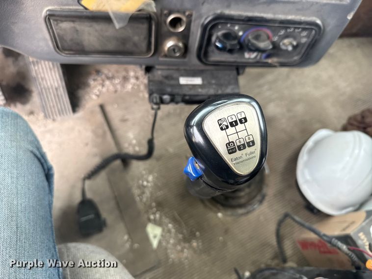 image for item EU6242 2004 Western Star dump truck