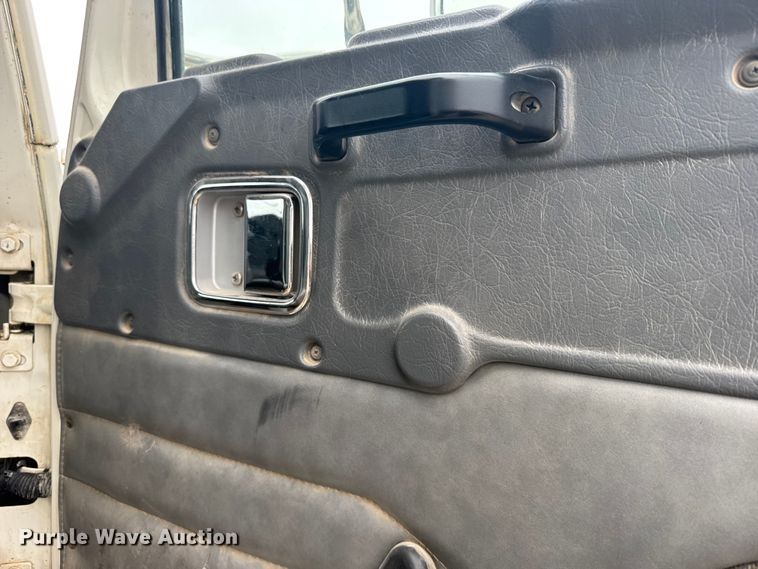 image for item EU6242 2004 Western Star dump truck