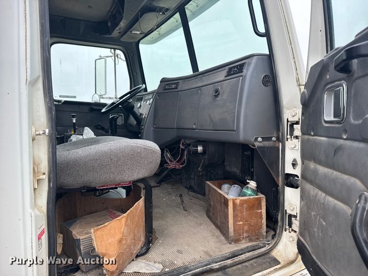 image for item EU6242 2004 Western Star dump truck