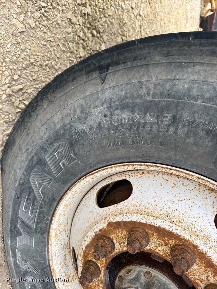 image for item EU6242 2004 Western Star dump truck