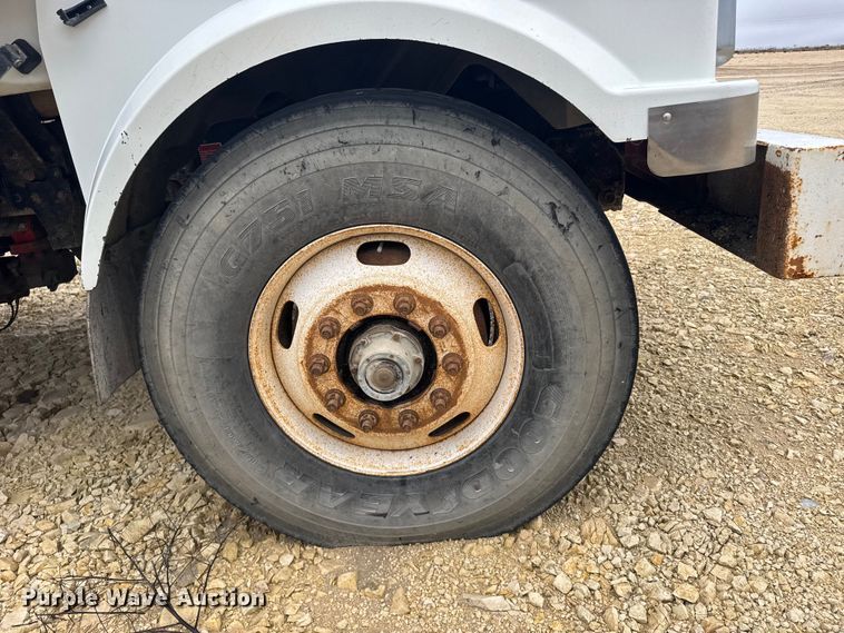 image for item EU6242 2004 Western Star dump truck