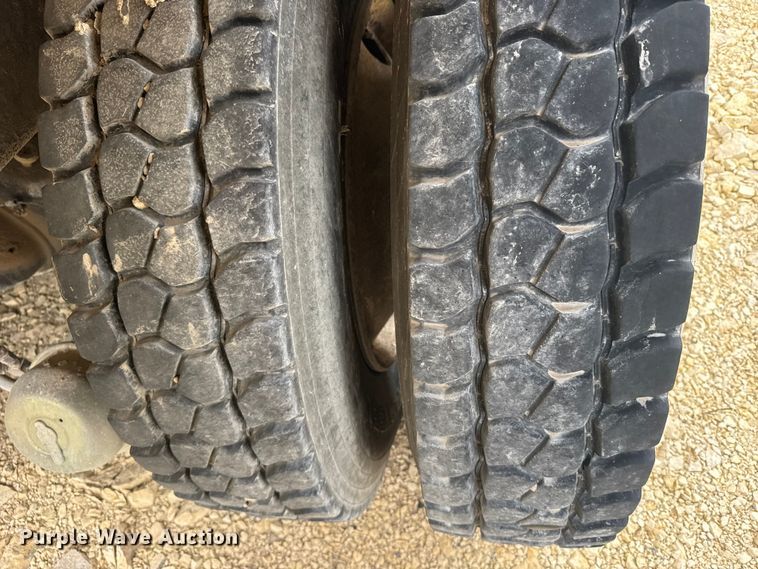 image for item EU6242 2004 Western Star dump truck