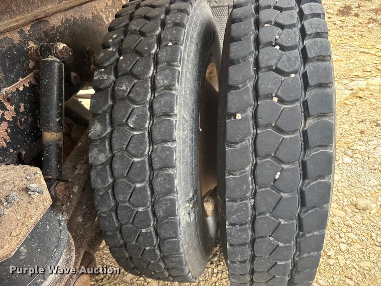 image for item EU6242 2004 Western Star dump truck