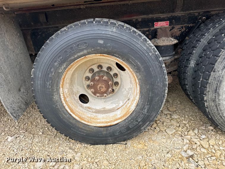 image for item EU6242 2004 Western Star dump truck