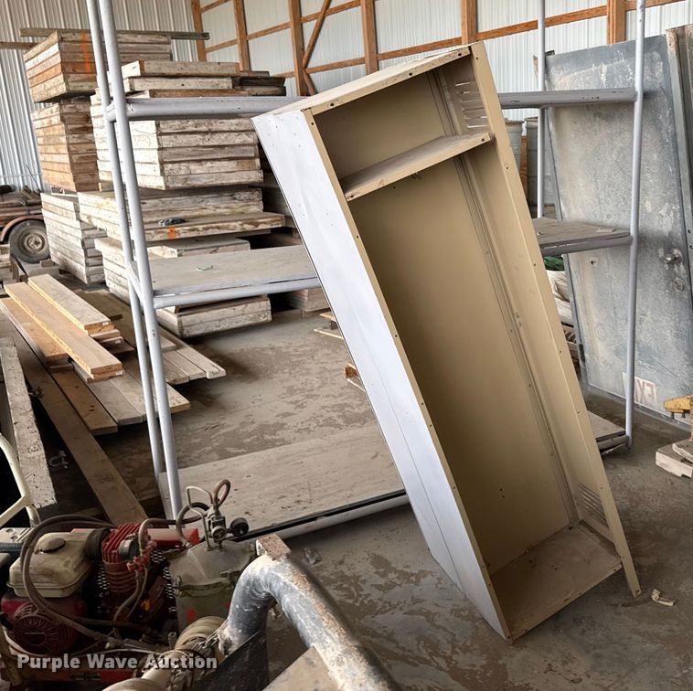 image for item EU6250 8 lockers