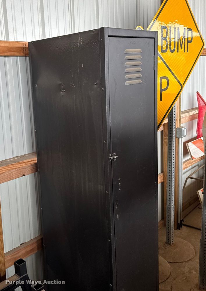 image for item EU6250 8 lockers