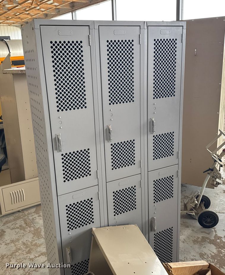 image for item EU6250 8 lockers