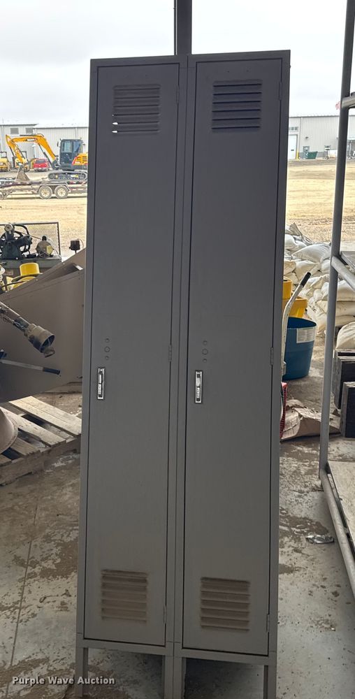 image for item EU6250 8 lockers