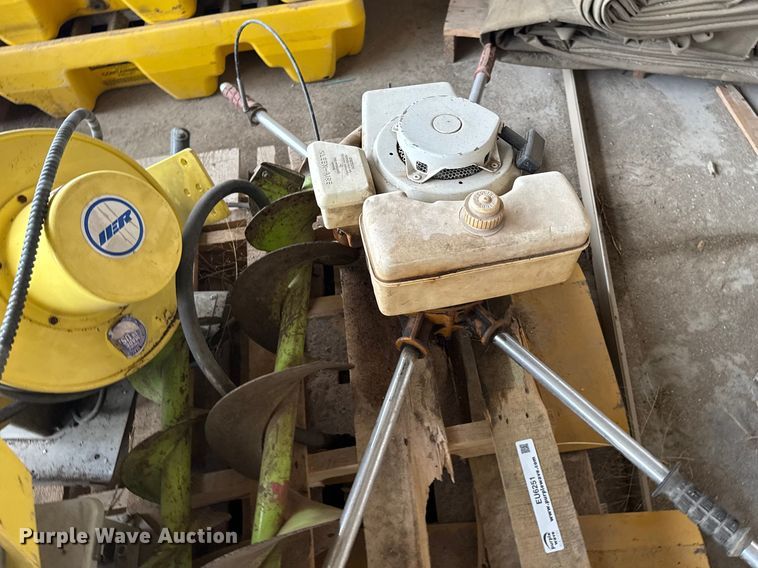 image for item EU6251 Post hole machine