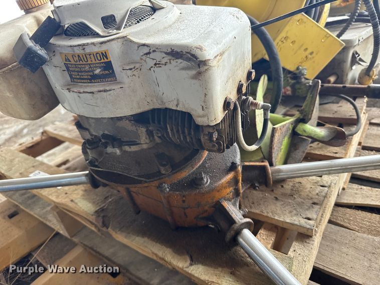 image for item EU6251 Post hole machine