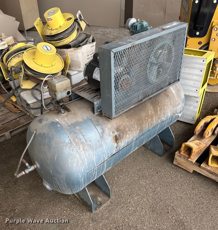 image for item EU6252 Air compressor and welder