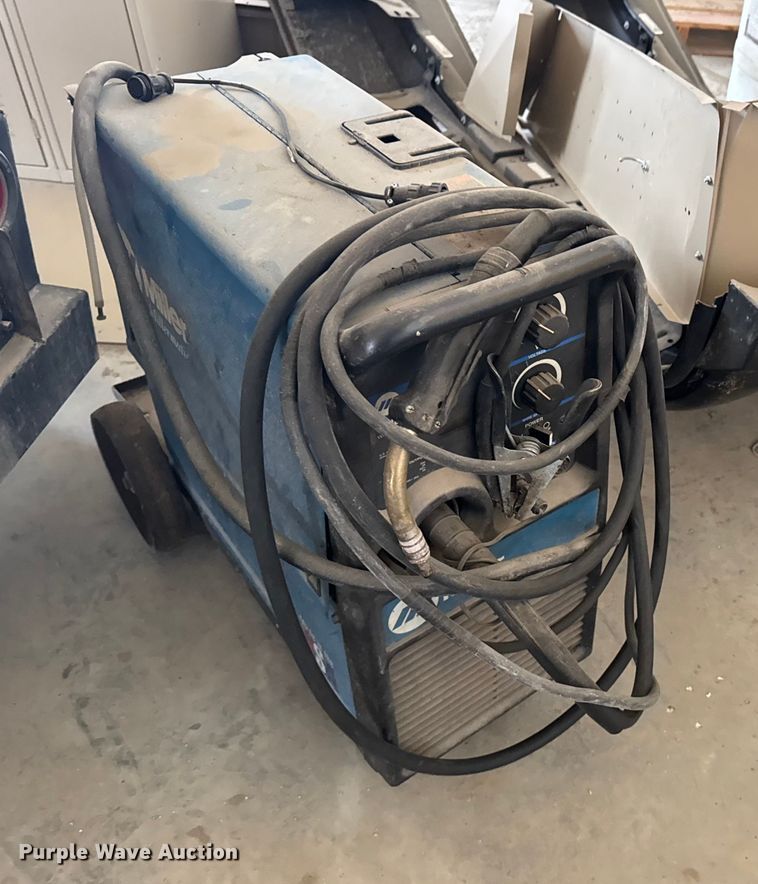 image for item EU6252 Air compressor and welder