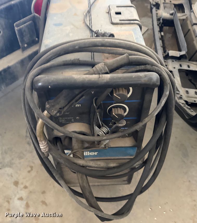 image for item EU6252 Air compressor and welder