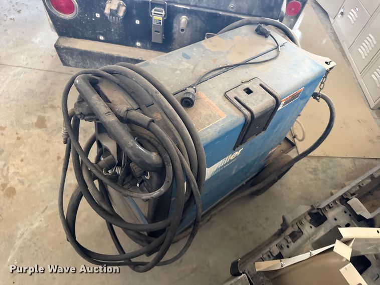 image for item EU6252 Air compressor and welder