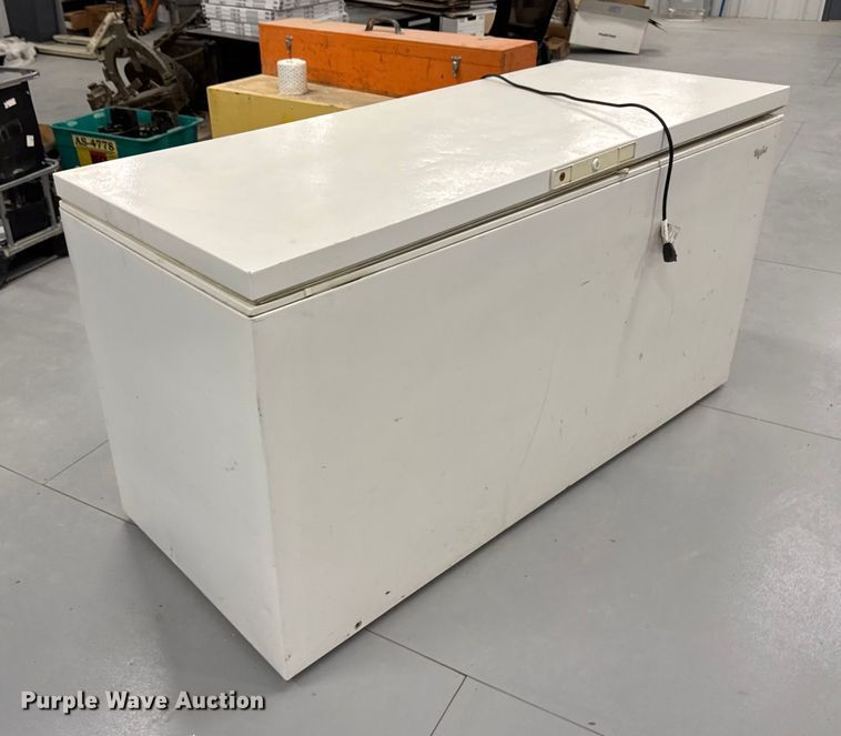 image for item EU6259 Chest freezer
