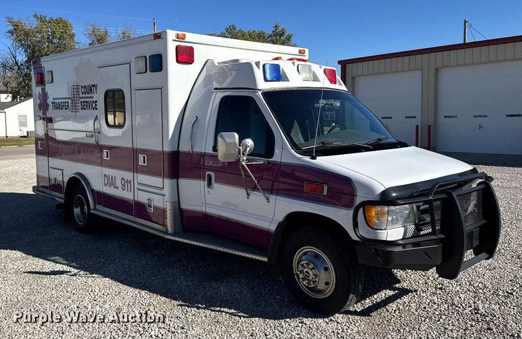 image for item EU6283 2001 Ford E450 Super Duty ambulance