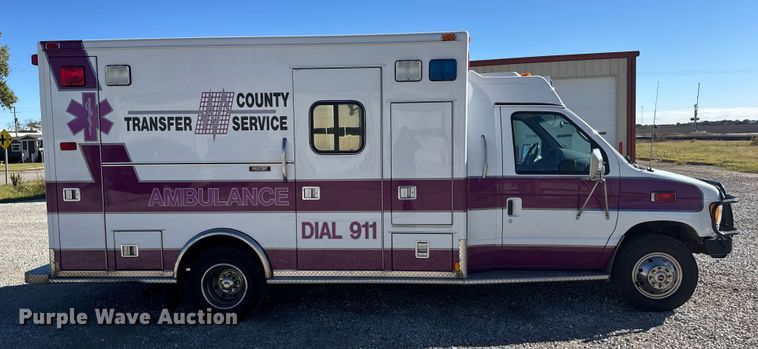 image for item EU6283 2001 Ford E450 Super Duty ambulance