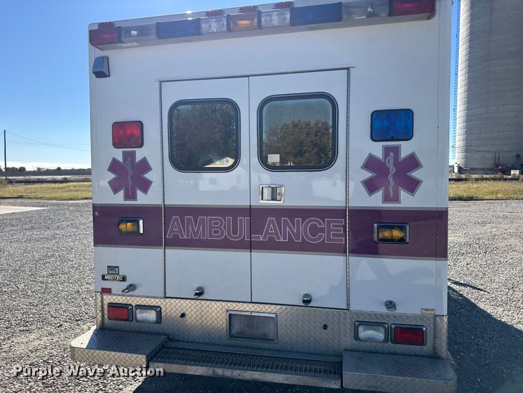 image for item EU6283 2001 Ford E450 Super Duty ambulance