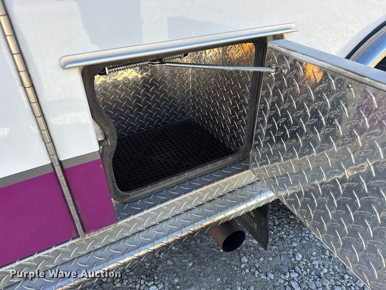 image for item EU6283 2001 Ford E450 Super Duty ambulance