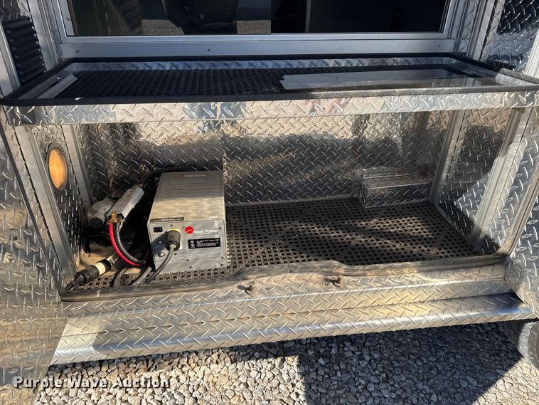 image for item EU6283 2001 Ford E450 Super Duty ambulance