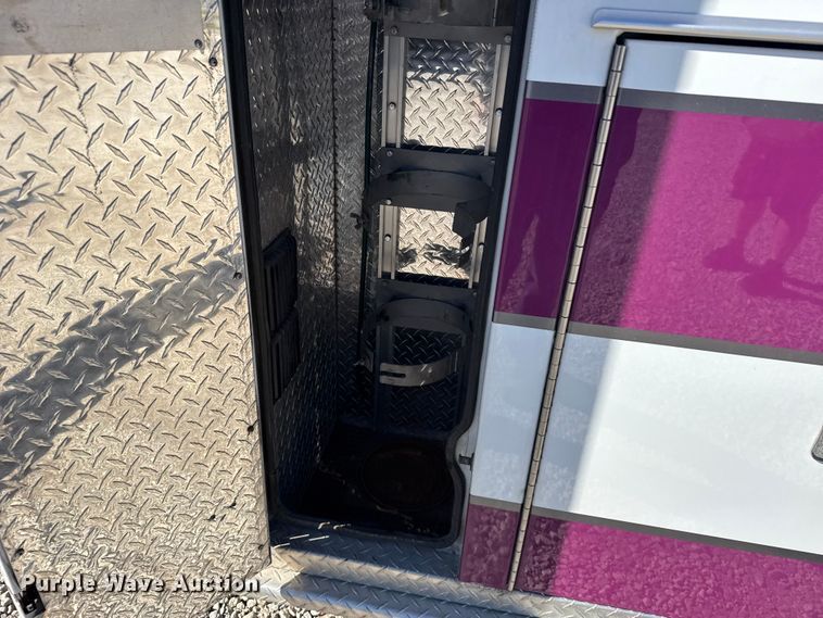 image for item EU6283 2001 Ford E450 Super Duty ambulance