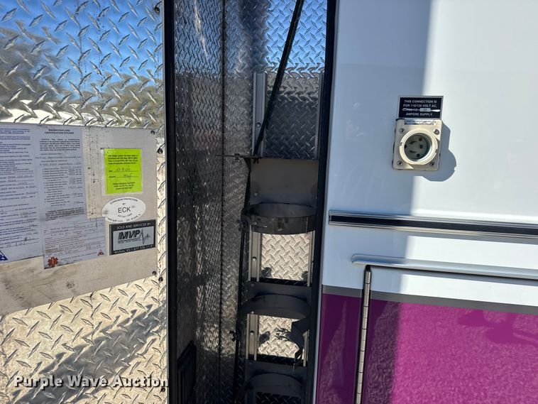 image for item EU6283 2001 Ford E450 Super Duty ambulance