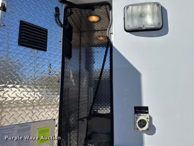 image for item EU6283 2001 Ford E450 Super Duty ambulance