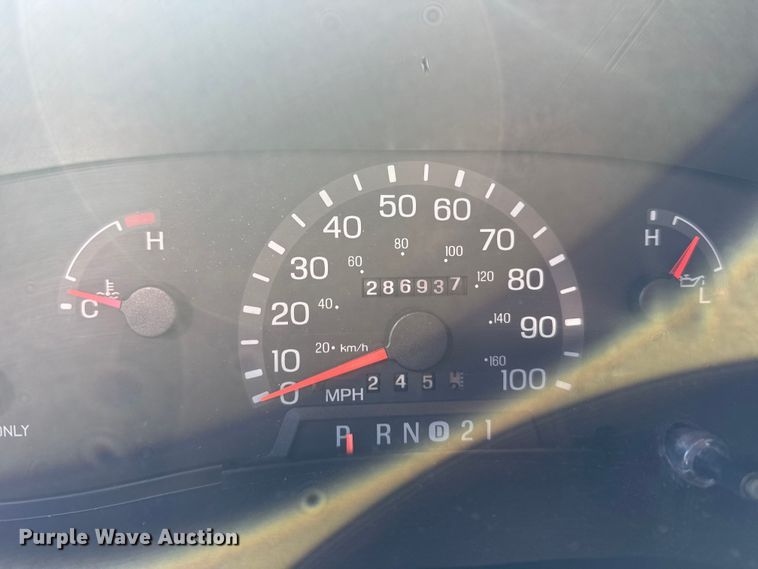 image for item EU6283 2001 Ford E450 Super Duty ambulance