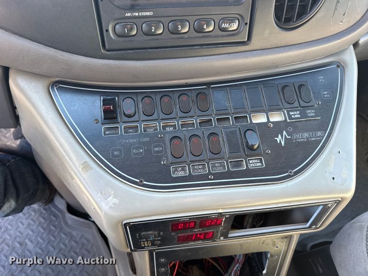 image for item EU6283 2001 Ford E450 Super Duty ambulance