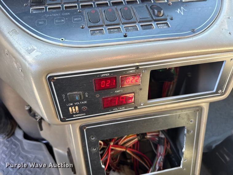 image for item EU6283 2001 Ford E450 Super Duty ambulance