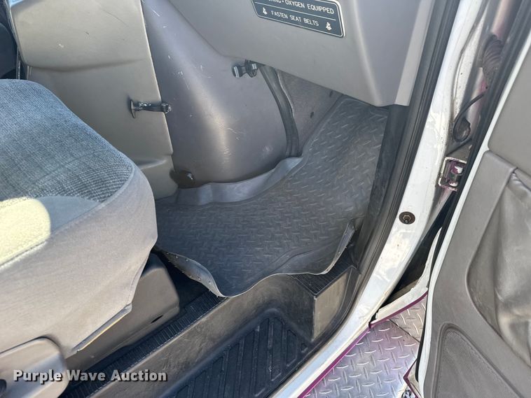 image for item EU6283 2001 Ford E450 Super Duty ambulance