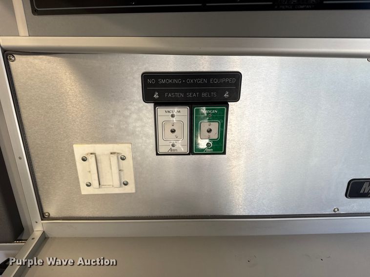 image for item EU6283 2001 Ford E450 Super Duty ambulance