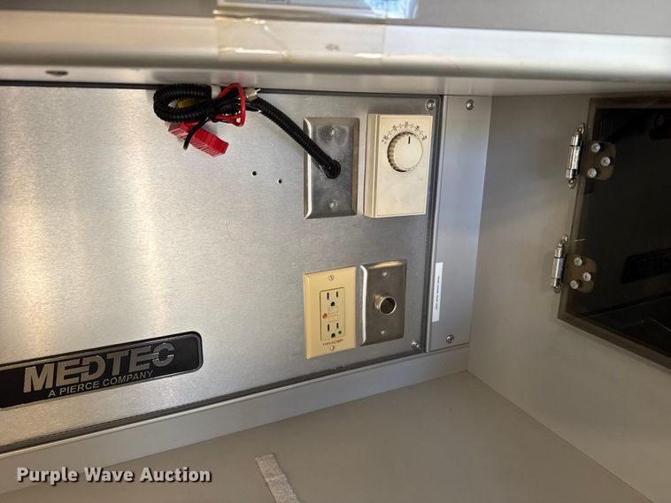 image for item EU6283 2001 Ford E450 Super Duty ambulance