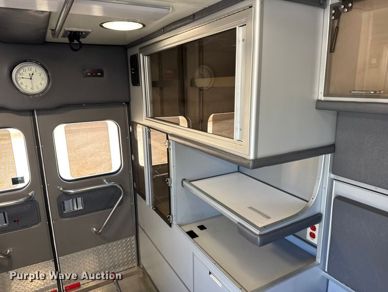 image for item EU6283 2001 Ford E450 Super Duty ambulance