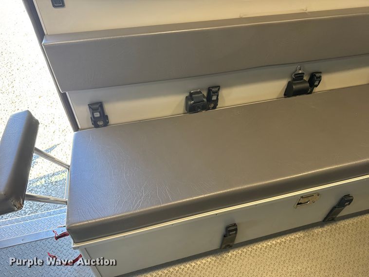 image for item EU6283 2001 Ford E450 Super Duty ambulance