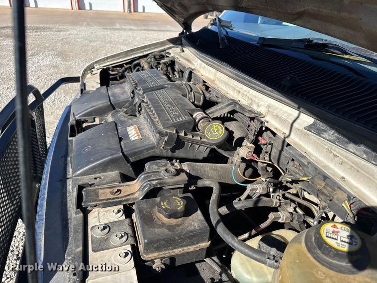 image for item EU6283 2001 Ford E450 Super Duty ambulance