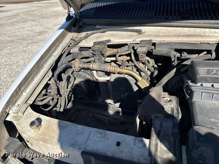 image for item EU6283 2001 Ford E450 Super Duty ambulance