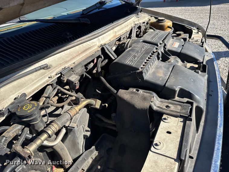 image for item EU6283 2001 Ford E450 Super Duty ambulance