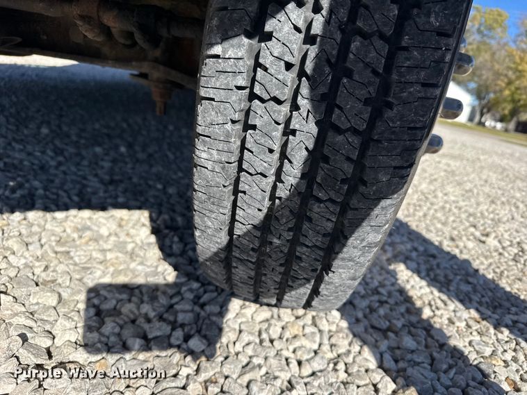 image for item EU6283 2001 Ford E450 Super Duty ambulance