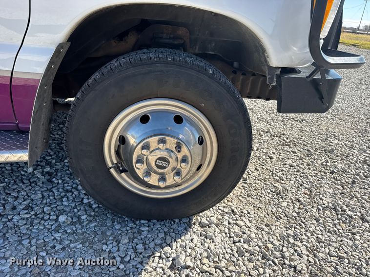 image for item EU6283 2001 Ford E450 Super Duty ambulance