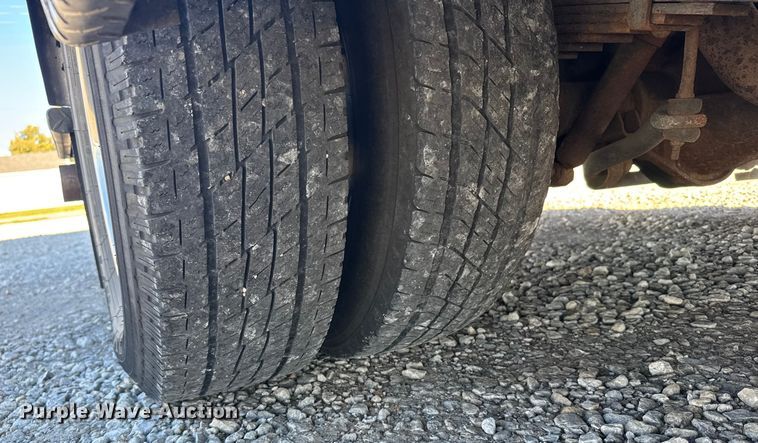 image for item EU6283 2001 Ford E450 Super Duty ambulance