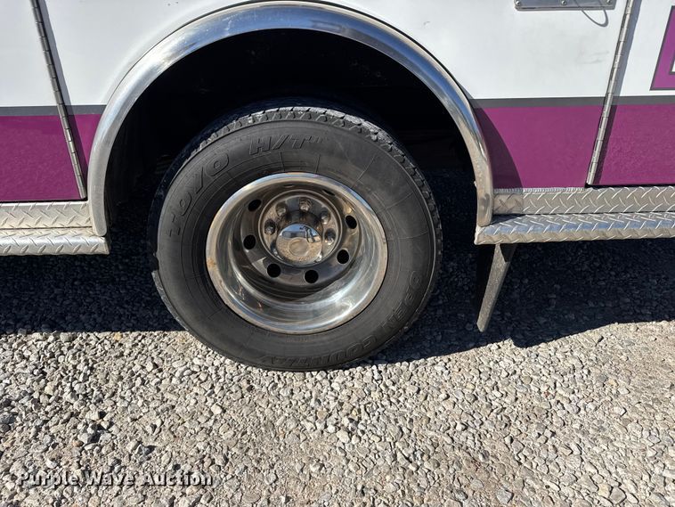 image for item EU6283 2001 Ford E450 Super Duty ambulance