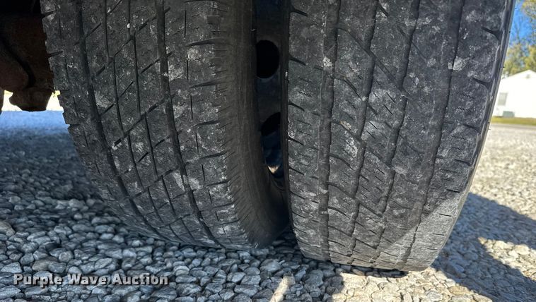 image for item EU6283 2001 Ford E450 Super Duty ambulance