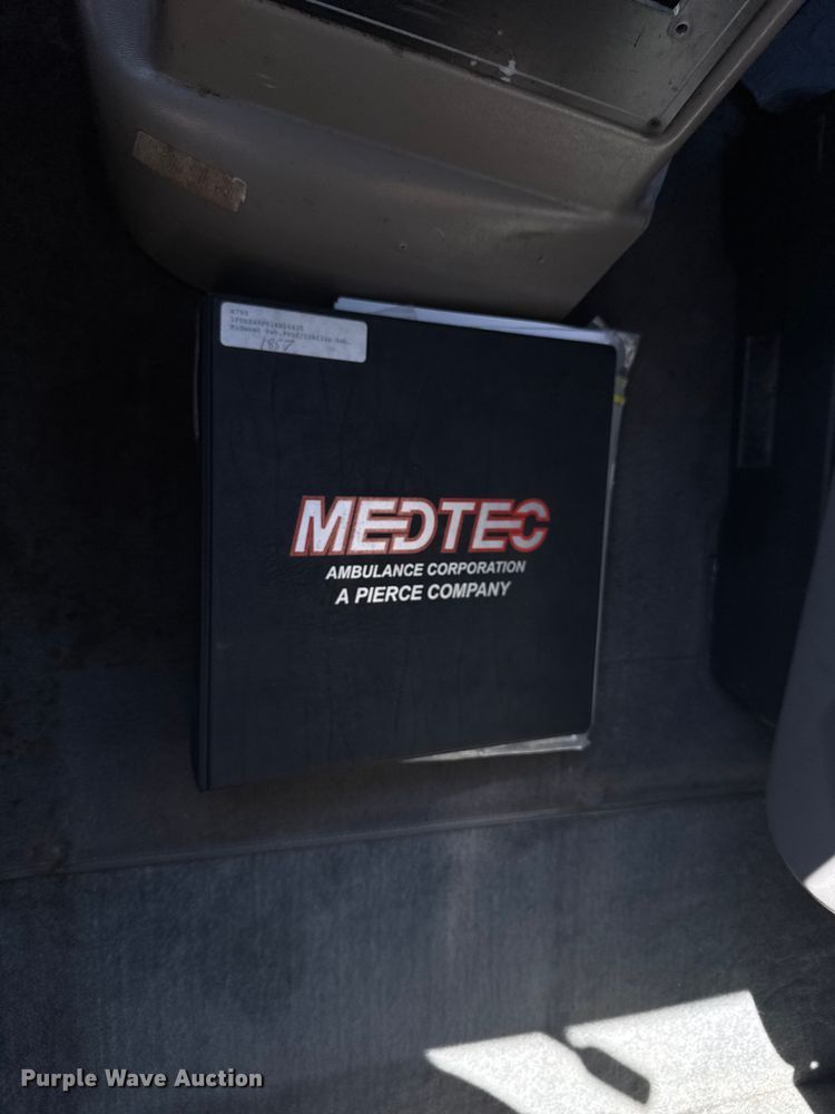 image for item EU6283 2001 Ford E450 Super Duty ambulance